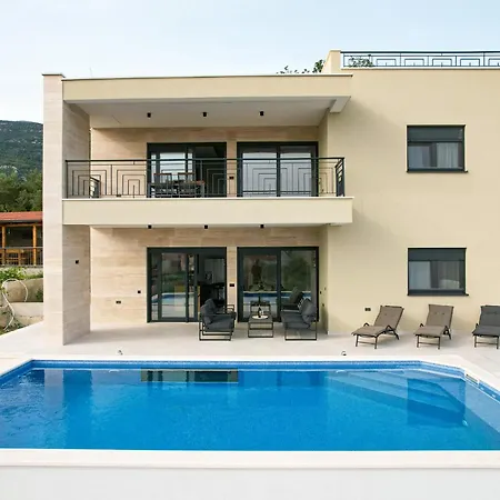فيلة Luxury Providenza