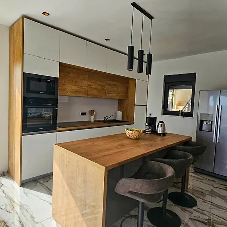 Luxury Providenza فيلة