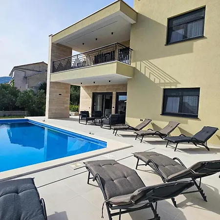فيلة Luxury Providenza *