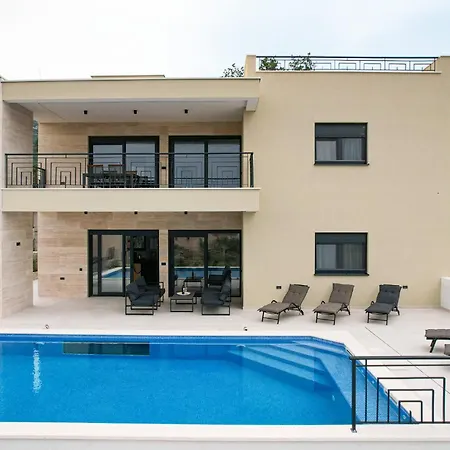 فيلة Luxury Providenza *