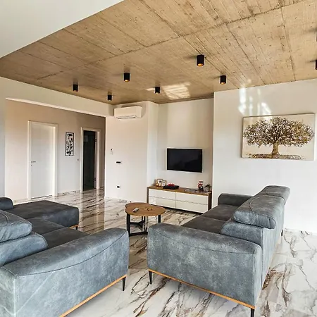 Luxury Providenza فيلة